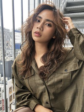 アイティー バイ アルバム 浦和店(IT by ALBUM) かき上げロング_オリーブカラーハイライトカラー_56620