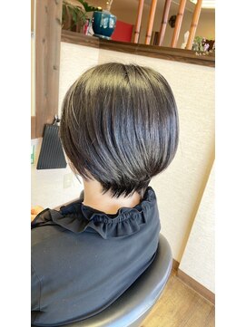 ヘアーズ はれるや(hair's) 大人キレイなコンパクトショートレイヤーボブ 30代40代