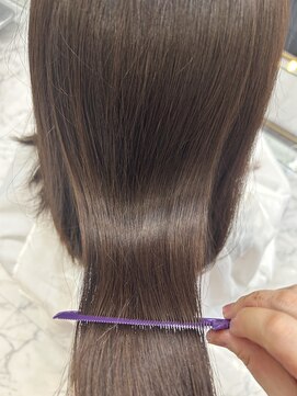 エスカーラ 表参道(THE ESCALA) ＠shino_ne197/グレージュカラー/シルキーベージュ/斜めバング