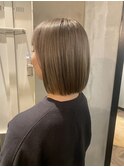 グレージュとぱつっとボブ