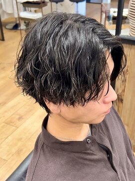 デプト(DEPT.) ツイストスパイラルパーマセンターパートメンズカットフェード