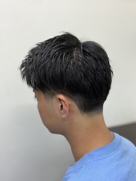 男髪製作所 すぎもと フェザーパーマ/サーフカール/刈り上げセンターパート/シャギー