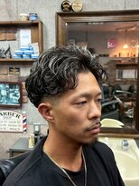 アールズ ヘア(R's hair)&nbsp;メリハリのあるフェードと無造作カール