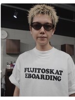 ピア ヤクイン(Pia Yakuin) アクティブショート ブロンド ハイトーン