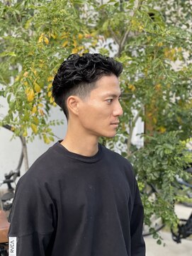 メリケンバーバーショップ トーキョー(MERICAN BARBERSHOP TYO) アップバング束感コンマヘアスキンフェードツーブロック