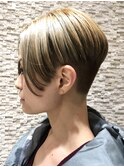 前下がりショート 刈り上げ ハイライト 西尾卓義