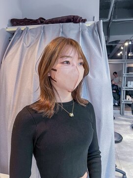 ディーエックス スリー(Dxxxx III) ・流行りの・外ハネミディ×顔周りレイヤー