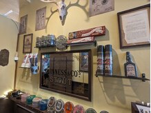 トウキョウバーバーヴァッシュ 神保町店(Tokyo Barber VASH)の雰囲気（木材を基調とした温かみのある店内です。 <理容室> <理容室>）