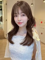 ユーフォリア 銀座本店(Euphoria)&nbsp;くびれヘア　韓国風巻き　チョコレートブラウン　小顔カット