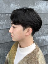 ヒュイル バイ ニアウ(Hwyl by Niau) ニュアンスパーマメンズカットパーマスタイルセンターパート