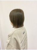 オリーブベージュ