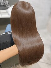 圧倒的なツヤと色持ちを叶える髪質改善カラー