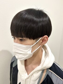 ヒュイル バイ ニアウ(Hwyl by Niau) ナチュラルマッシュ縮毛矯正ストレートパーマカラー刈り上げ