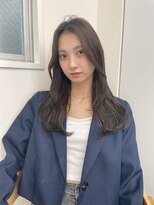 レイヤーカット　かきあげ前髪　オリーブグレージュ
