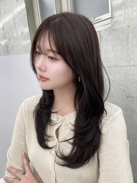 エヌアイ オモテサンドウ(ni omotesando) 韓国レイヤーカット\ミディアムワンカール/ダークブラウン　上野