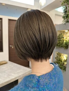 ヴィサージュバスク(VISAGE ba.s.k) 「大人の魅力引き立つショートボブ