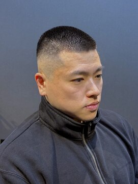 ビーダンディー(Bee dandy) ビジネススキンフェード おしゃれボウズ バズカットスタイル