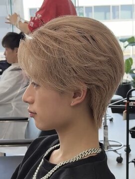 ゴート(GOATO) フェザーショート センターパート 毛流れ ハイトーン