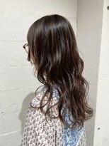 ピリ(pili)&nbsp;ロングレイヤースタイル　×　透明感グレージュカラー