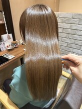 髪質改善、最近流行のメニューです。広がりを抑え、ツヤ感UP