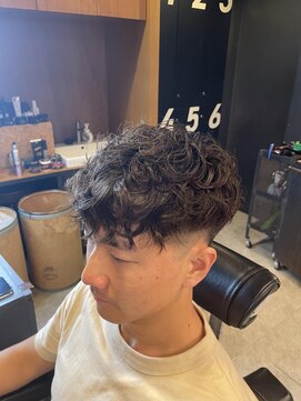 フランクスバーバー アンド ビアークラブ(FRANK'S BARBER and BEER CLUB) パーマショートスタイルF