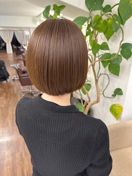 インビテーション(invitation) ミニボブ　ベージュカラー