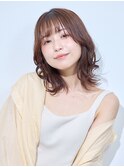 抜け感カールのミディスタイル
