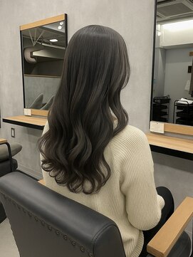 クラン 岡本(Chlan) ミディアム 暗めカラー ゆるふわパーマ