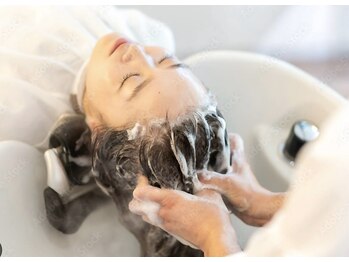 カコン(KAKONN)の写真/《頭皮から変わる極上ヘッドスパ》睡眠・血行・頭皮ケアを同時に。六本松駅1分の癒し空間