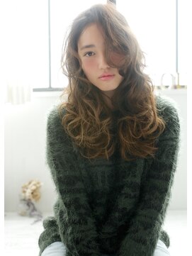 オーガスト ヘア ネイル(AUGUST hair nail) しっかりカールがかわいい 外人風ウエーブ 【横浜駅】