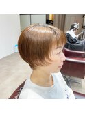 ツルっとタイトなマッシュショート×ベージュブラウン