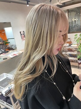 コワファーストナガサキシャンプーボーイ(COIFF1RST NAGASAKI SHAMPOO BOY) ハイトーンカラーには透明感のあるブロンドベージュ