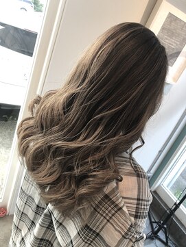 エモ(emo) 外国人風バレイヤージュ