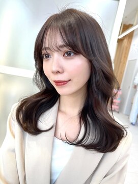 アフロートリノ(AFLOAT Leino) 顔まわりのウェーブヘアが可愛い！抜け感のある顔まわりカット