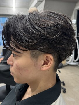 フイ 代々木(Hui) メンズ/アップバング/ツーブロックマッシュ/束間ショート/波巻き