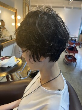 ビハインドザカーテン(BEHIND THE CURTAIN) くせ毛風ニュアンスパーマ×マッシュショート