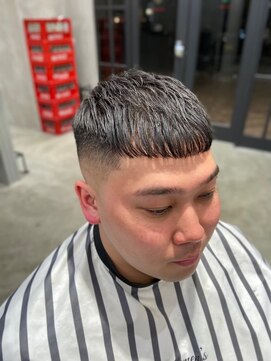 エフエム 明大前(FM) バーバー ツーブロック/刈り上げ/ツイスパ/ビジネス/かきあげ