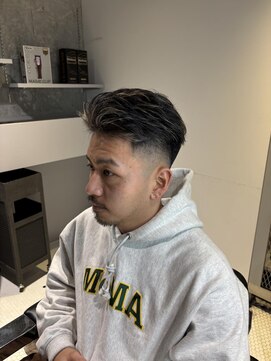 フランクスバーバーザスタンド(Frank’s barber the stand) スペインカール×スパイキーショート×フェザーパーマ飯田橋F