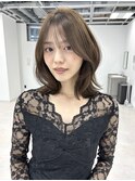 レイヤーカット顔まわりレイヤーグレージュカラー