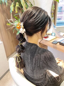 ララルーモ スタジオ(LaLarOomo STUDIO) 【JR新宿東口3分西武新宿駅直結】ポニテ編み下ろ紐アレ
