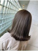 ミントベージュ×外ハネミディ
