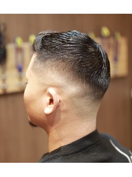バーバーショップ スバル(BARBERSHOP SUBARU) <理容室><バーバー>スキンフェード ベリーショート