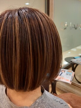 シャンプーボーイ 白髪ぼかしハイライト