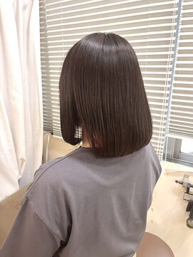 ヒラソル(girasol) 暖色ベージュの柔らかロブスタイル