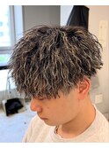 刈り上げマッシュ金メッシュツイストスパイラルパーマ