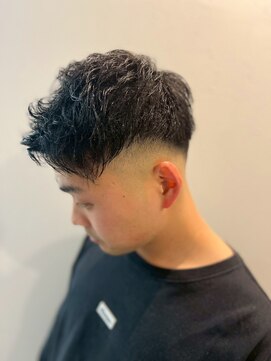 一鳳庵　【イオアン】 フェザーアップ フェード メンズカット メンズパーマ バーバー