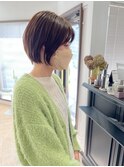 ショートボブ　前髪あり　グレージュ　ベージュ