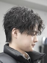 オーバル ジングウマエ(OVARL jingumae)&nbsp;縦落ちパーマセンターパートシャドウパーマフェザーパーマ