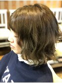 カーキブラウンのボブパーマスタイル