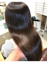 ラウラアンドロー(LAURA&RO) 『LAURA』なめらかな手触りの潤いロング☆40代/ツヤ髪